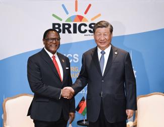Gespräche zwischen China und Malawi am Rande des BRICS-Gipfels 2023.