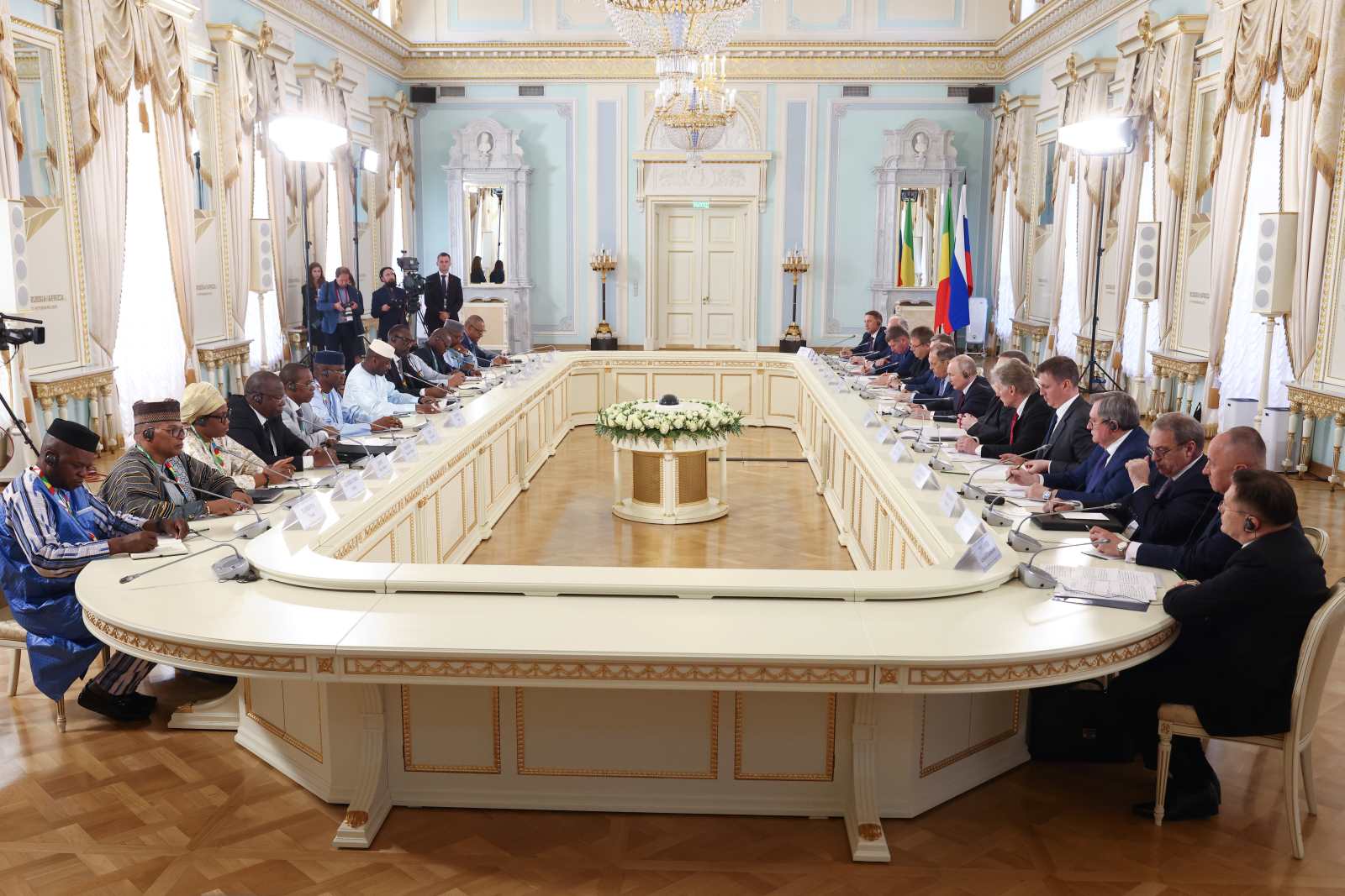 Meeting between Vladimir Putin and Mali’s interim president Assimi Goïta during the summit.