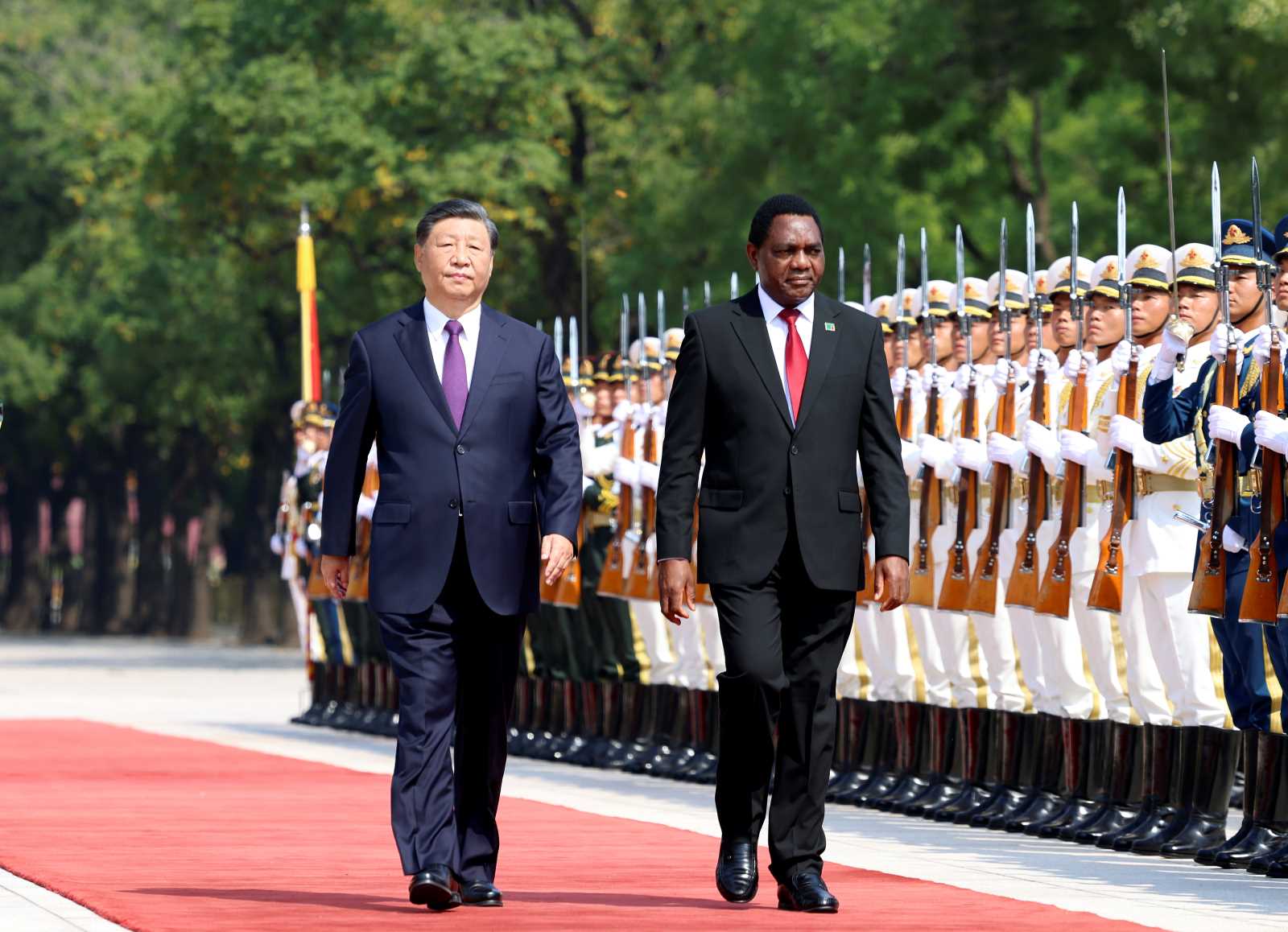 Die Präsidenten Xi Jinping und Hakainde Hichilema in Peking im September 2023. 