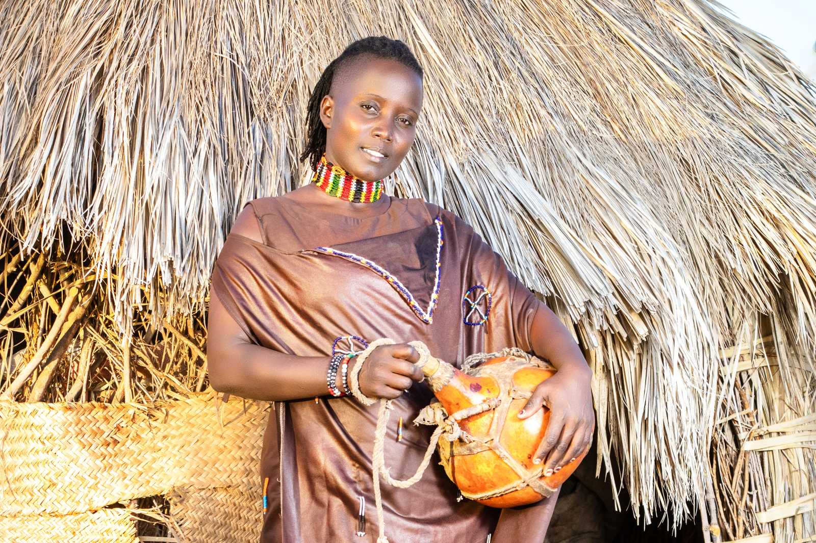 Rael hält sich regelmäßig in ihrem Heimatdorf auf.