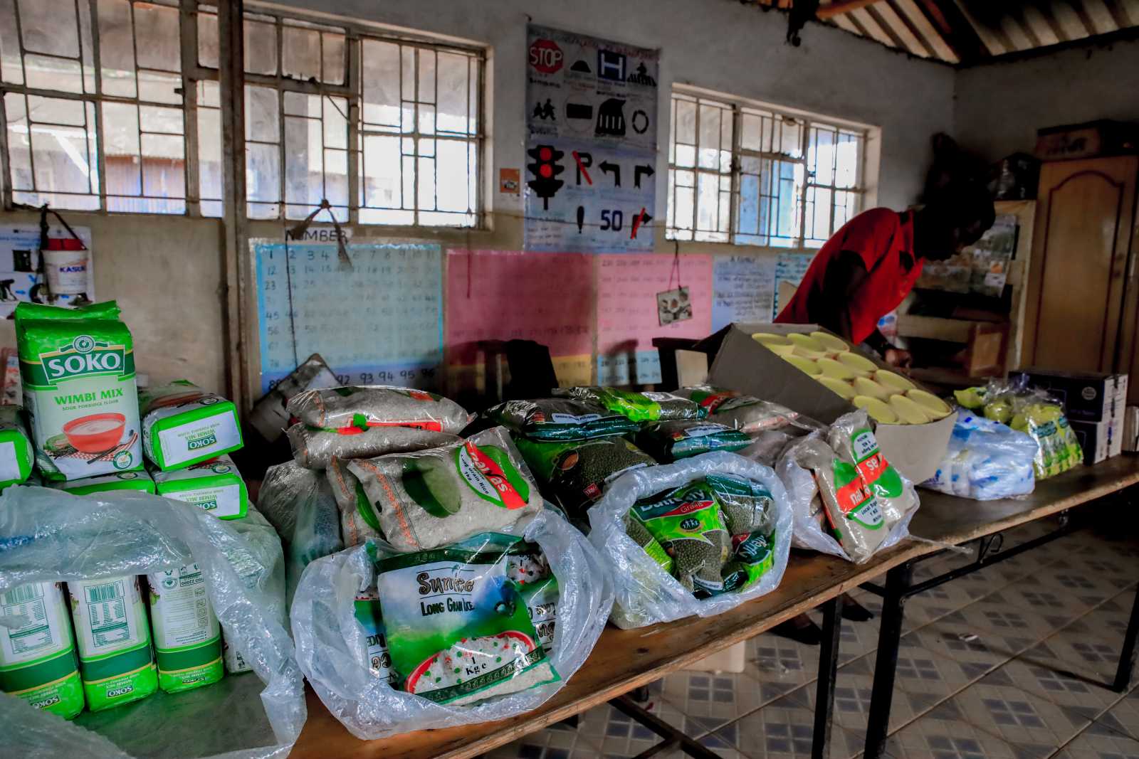 Eine Form des Impact Investing ist es, in Unternehmen zu investieren, die unterversorgte Bevölkerungsgruppen mit lebenswichtigen Gütern wie Nahrungsmitteln unterstützen.