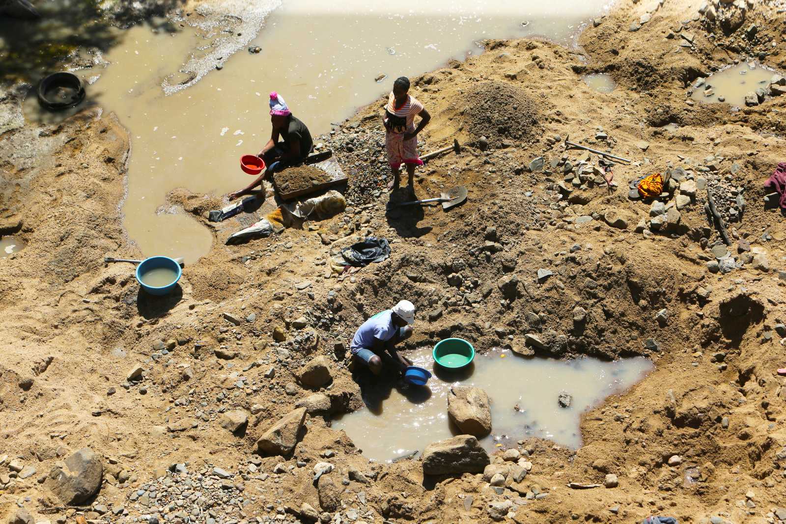 Small-scale miners at a riverbed on the outskirts of Harare.