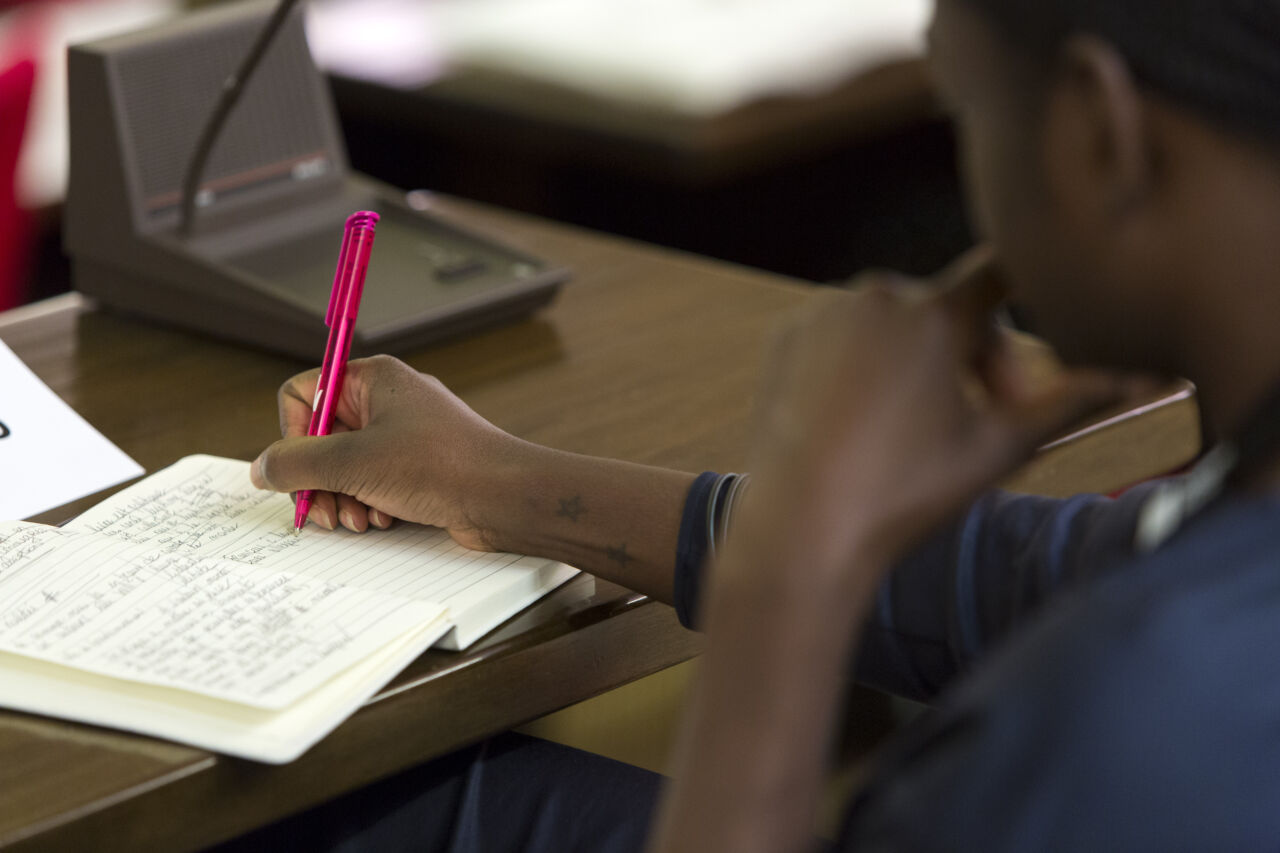 Aya Cissoko 2018, auf der ersten Sitzung des Parlaments der französischsprachigen Schriftstellerinnen in Orléans. 