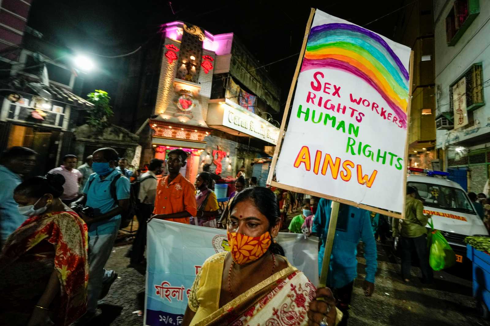 Sexarbeiter*innen und Aktivist*innen demonstrieren am Vorabend des Internationalen Tags der Arbeit 2022 in Kolkata.