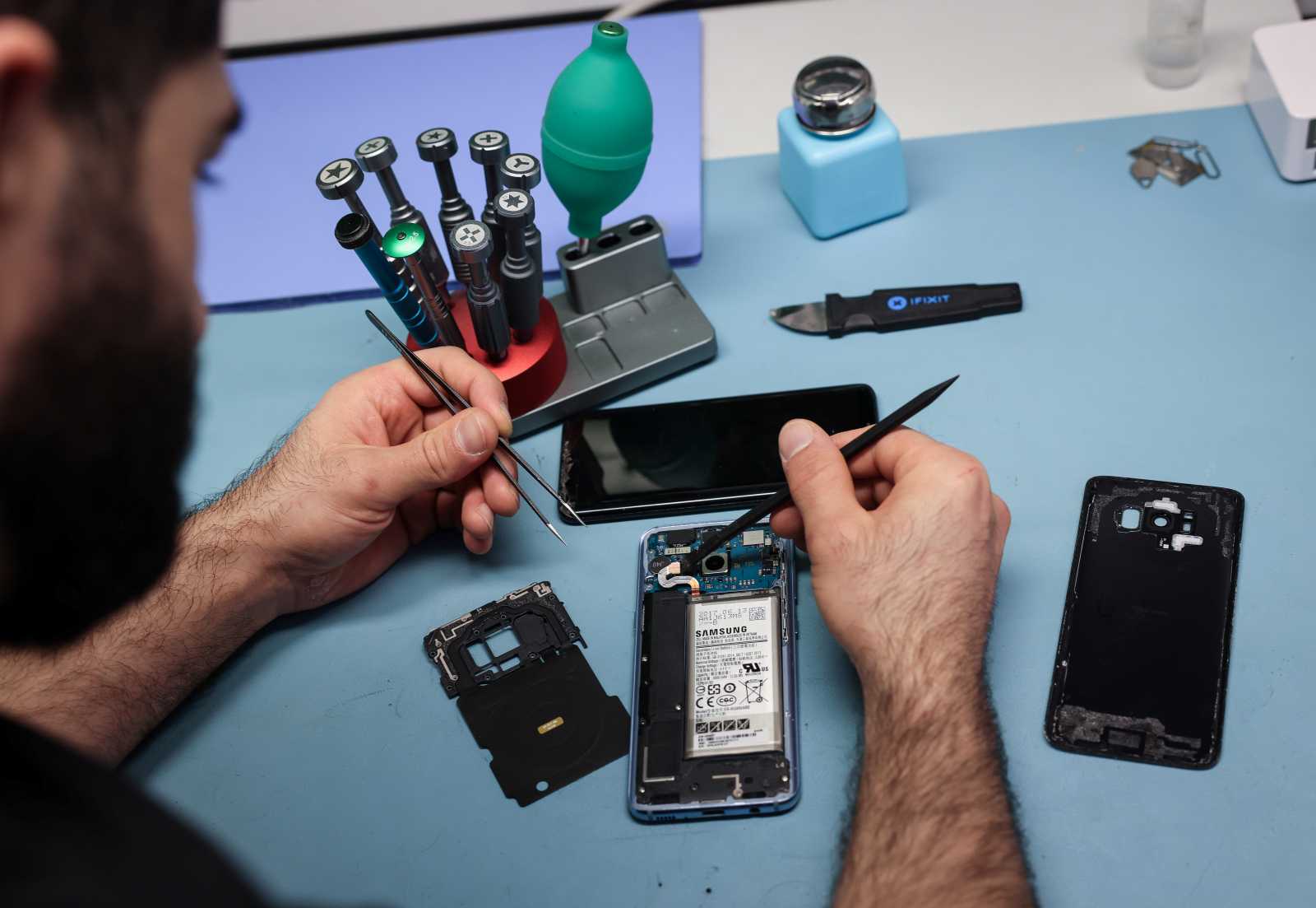 Good repairability can significantly extend the lifespan of a smartphone.
