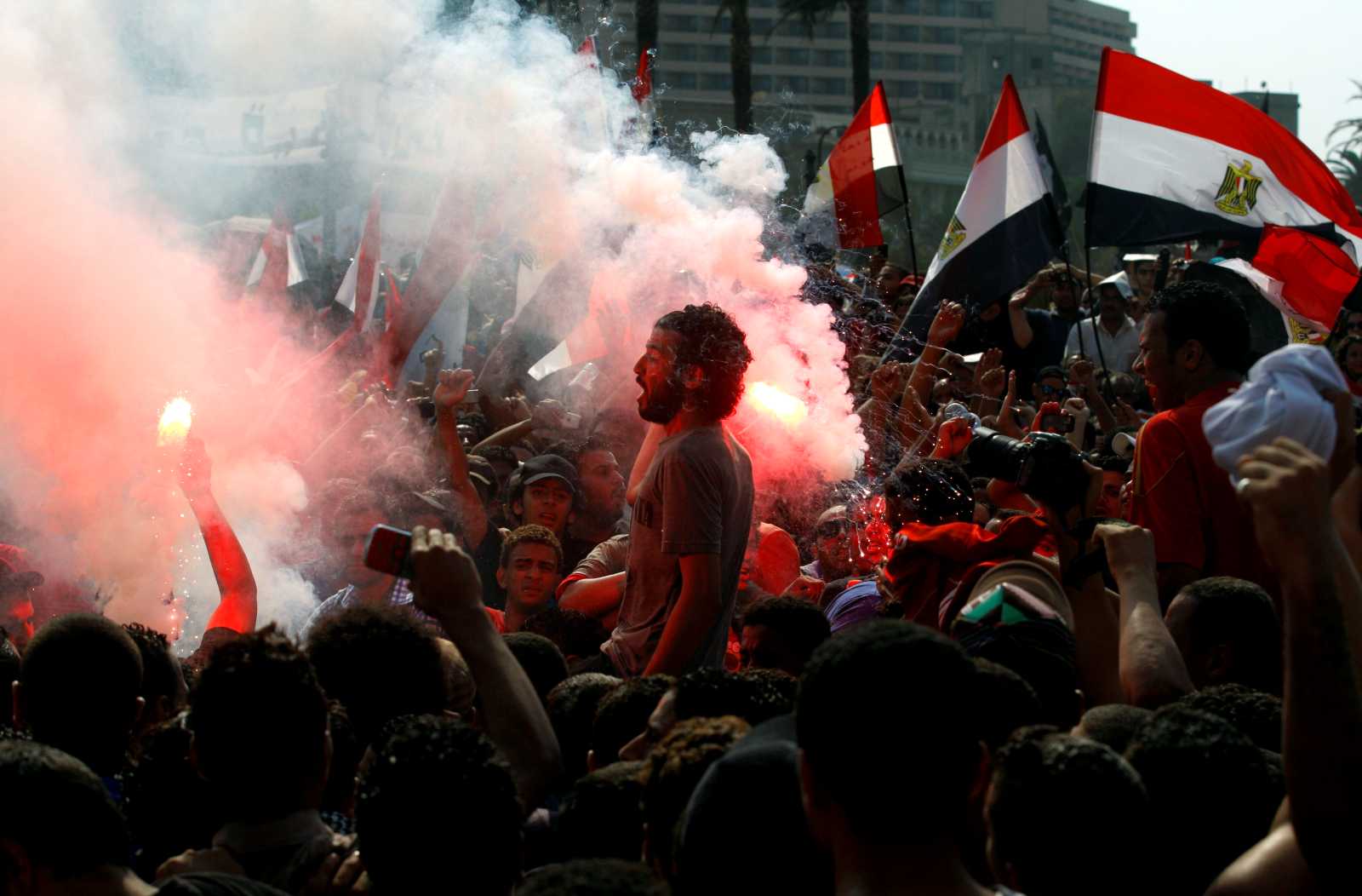 Auf dem Tahrir-Platz in Kairo demonstrieren im September 2011  Ultra-Fans von Al Ahly gegen die Regierung.