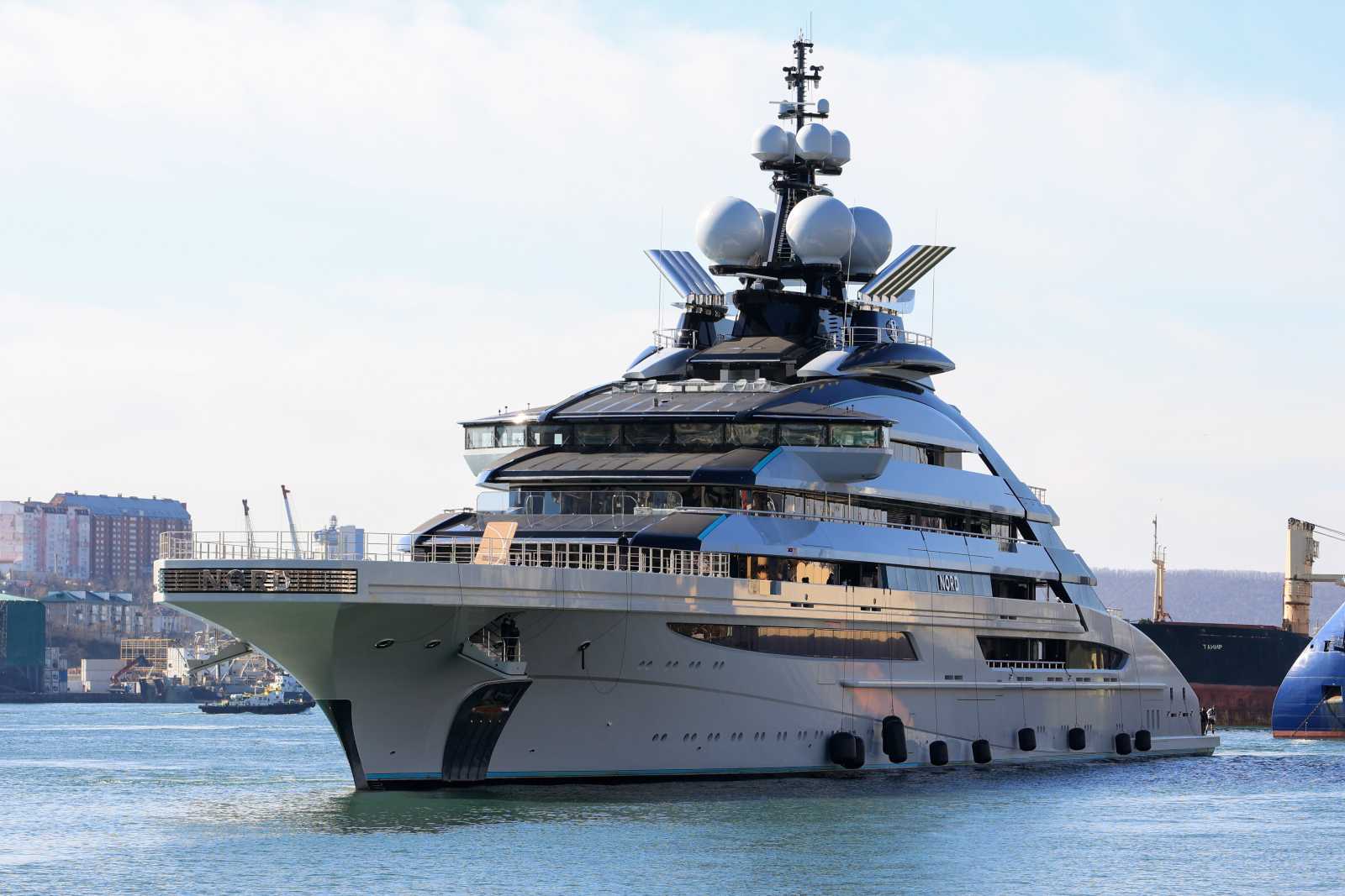 Die Yacht „Nord“ des russischen Oligarchen Alexei Mordashow passierte im April 2026 die Straße von Hormus. Dieses Foto wurde 2022 im östlichen Teil des Bosporus aufgenommen.