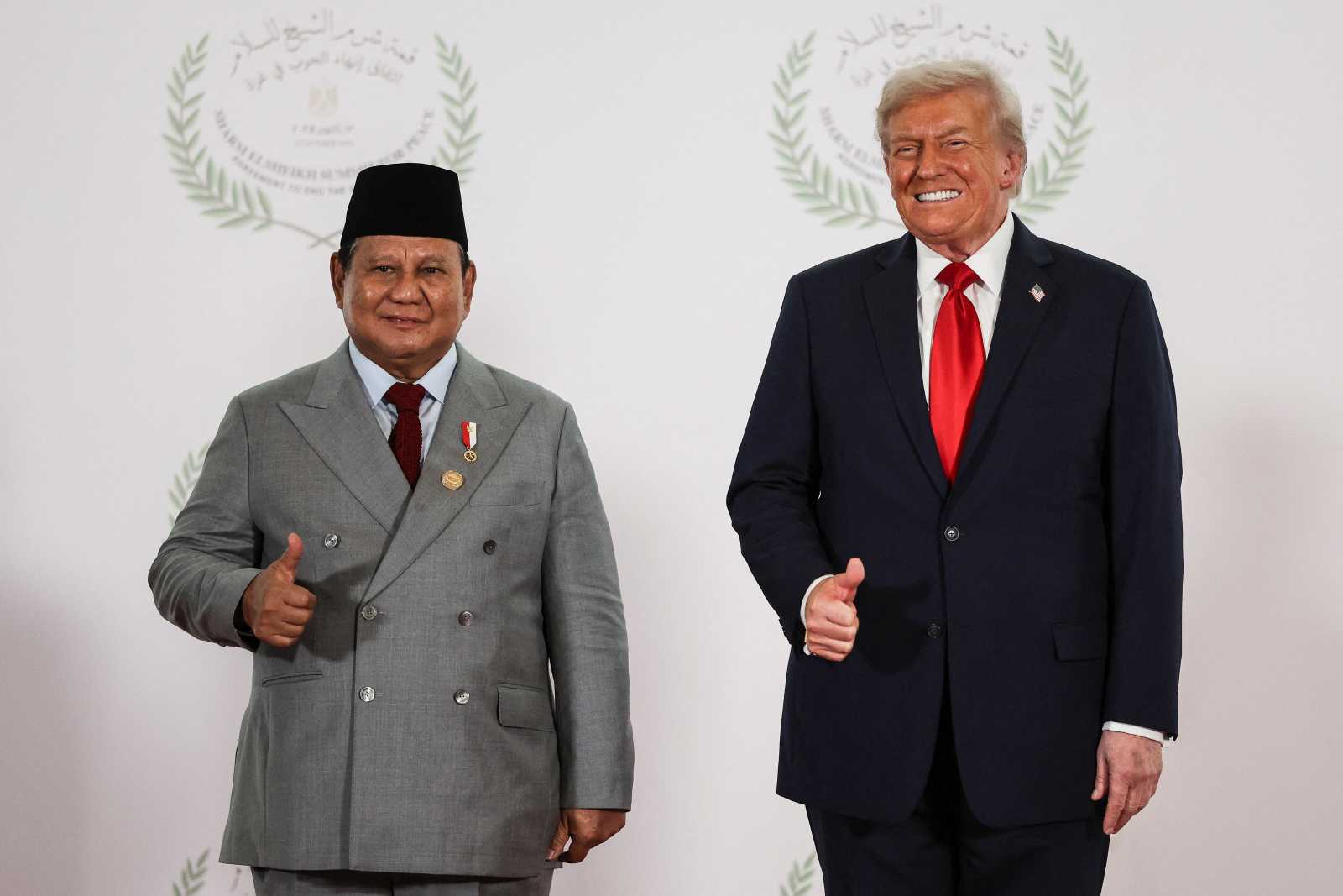 rump und der indonesische Präsident Prabowo Subianto im Oktober 2025 auf dem Friedensgipfel in Sharm El Sheikh, wo sie offenbar auch über Immobilienprojekte sprachen, an denen ein Sohn Trumps beteiligt ist.