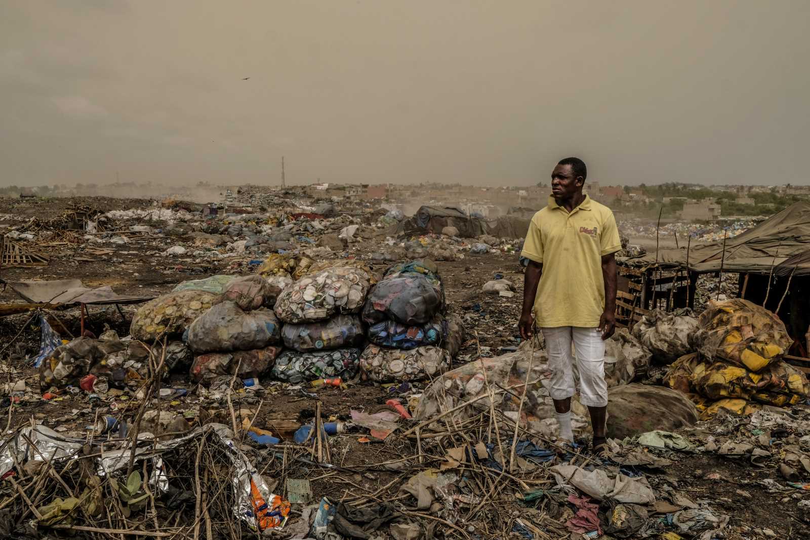 Waste pickers deserve attention – informal landfill near Dakar, Senegal.