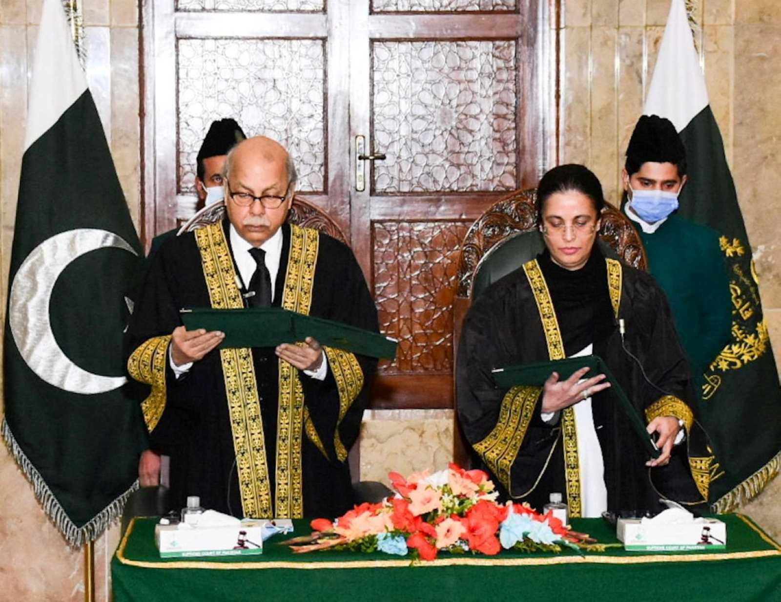 picture alliance / REUTERS / Handout Ayesha Malik’s swearing in as Supreme Court Justice on 25 January 2022.
