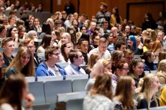 Für viele junge Menschen der Gen-Z geht es beim Studieren nicht mehr nur um Karriere.