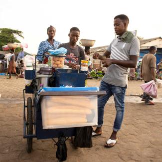 Straßenhändler in Lomé: Zeitweilig gab es in der Pandemie soziale Sicherung. 