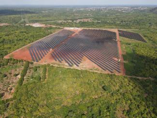 Die Solaranlage in Boundiali gilt als Leuchtturmprojekt in Westafrika und fördert die ambitionierten Klimaziele Côte d’Ivoires.  