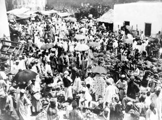 A market in Zanzibar at the beginning of the 20th century.