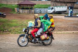 On the road in Hambela Wamena, a district in Ethiopia. In many parts of the country, it is unclear how electromobility is to be implemented.