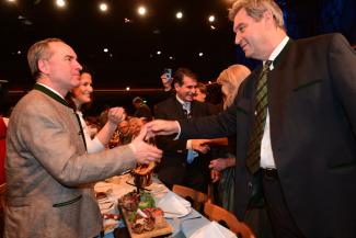 Because it was convenient, Markus Söder (dark suit), Bavaria’s state premier, kept Hubert Aiwanger (grey jacket) in his cabinet even though Aiwanger never really came clean of his making fun of Nazi victims in his youth. 