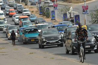 Fahrzeuge in Accra, Ghana, 2022.