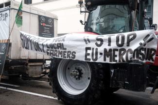 picture-alliance/Hans Lucas/Sophie Hugon Protests by European farmers against the EU-Mercosur agreement in Brussels in February.
