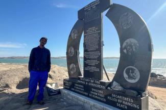 Gedenkstein für den Genozid an den Herero und Nama auf Shark Island, Namibia.