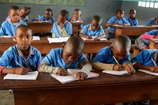 While hundreds of thousands in the English-speaking regions of Cameroon cannot go to school, classes are running in the French-speaking regions.