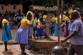 dpa/ASSOCIATED PRESS/Brian Inganga In Nzara, in the south of the country, students drink water during the February heatwave.