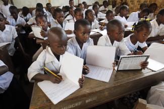 Classroom in 2015: overcrowding is typical of Liberia’s schools.