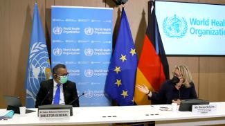 Ministerin Svenja Schulze mit WHO-Chef Tedros Adhanom Ghebreyesus bei einer gemeinsamen Pressekonferenz im Januar 2022.