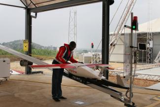 picture-alliance/Kristin Palitza/dpa A drone transporting blood to remote areas of Rwanda.