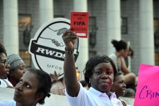 Migranten treten zunehmend selbstbewusst auf: Protest während des High-Level Dialogue 2013 in New York gegen mangelnden Rechtsschutz in Katar.