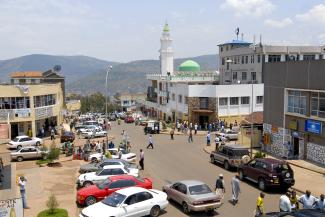 The government of Ruanda communicates the benefits of paying taxes to their citizens: center of Kigali.