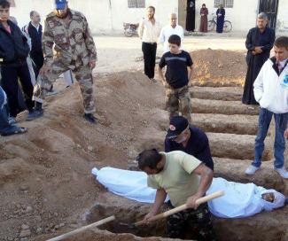 abaca/picture-alliance Internetbild einer Beerdigung in Hula, Syrien 2012.