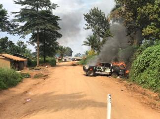 Bei Auseinandersetzungen zwischen dem kongolesischen Militär und einer örtlichen Miliz kamen in der Provinz Ituri im September 2021 mindestens zwölf Zivilisten ums Leben.