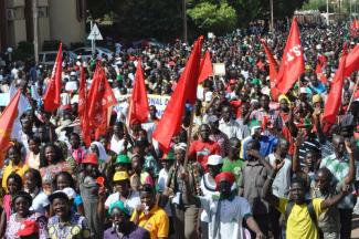 Demonstration in Ouagadougou am  29. Oktober 2014 gegen die von Präsident Compaoré angestrebte Verfassungsänderung, um an der Macht zu bleiben.