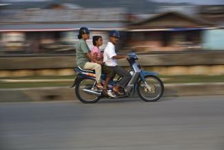 Viele Indonesier glauben, eine Frau können nicht allein zurechtkommen.