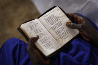 Bibel in Bari, einer Sprache, die im Südsudan und in Uganda gesprochen wird.