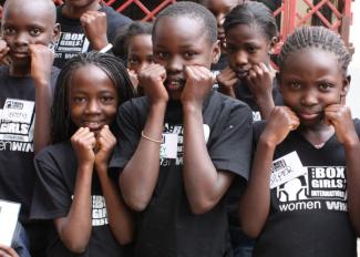 Assertive girls from South Africa, who learn to fight for an independent and self-determined life.