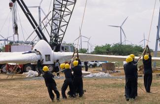 Pionierarbeit: Aufbau eines Windparks in Tamil Nadu im Jahr 2002.