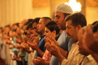 AA/picture-alliance Muslime im Libanon: Wer Wert auf religiöse Erziehung legt, schickt seine Kinder in Koranschulen.