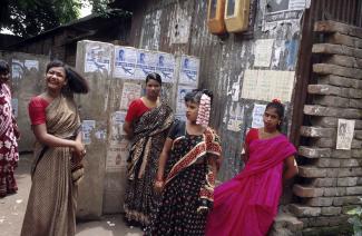 Jugendliche Sexarbeiterinnen in Tangail, Bangladesch.