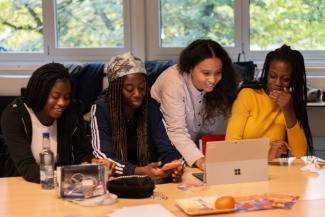 Daisy Tanja Scheffler (second from right) speaks with students attending a workshop on media skills that was organised by Future of Ghana and financed by the Telekom foundation.