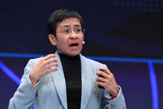 Die philippinische Journalistin Maria Ressa erhielt 2021 den Nobelpreis für ihre Arbeit.